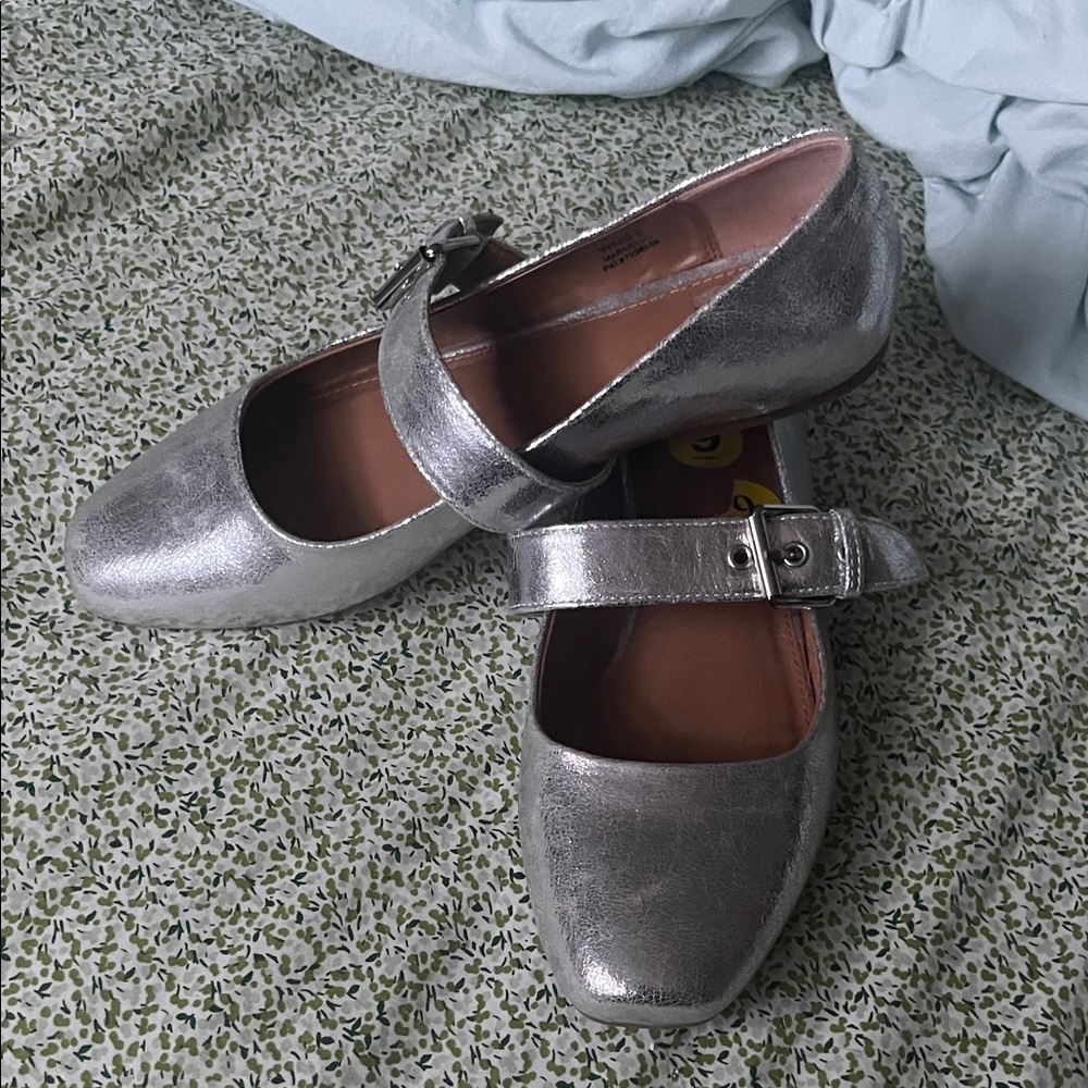 DV by Dolce Vita Silver Mary Jane Flats with Buckle Strap - Picture 4 of 4